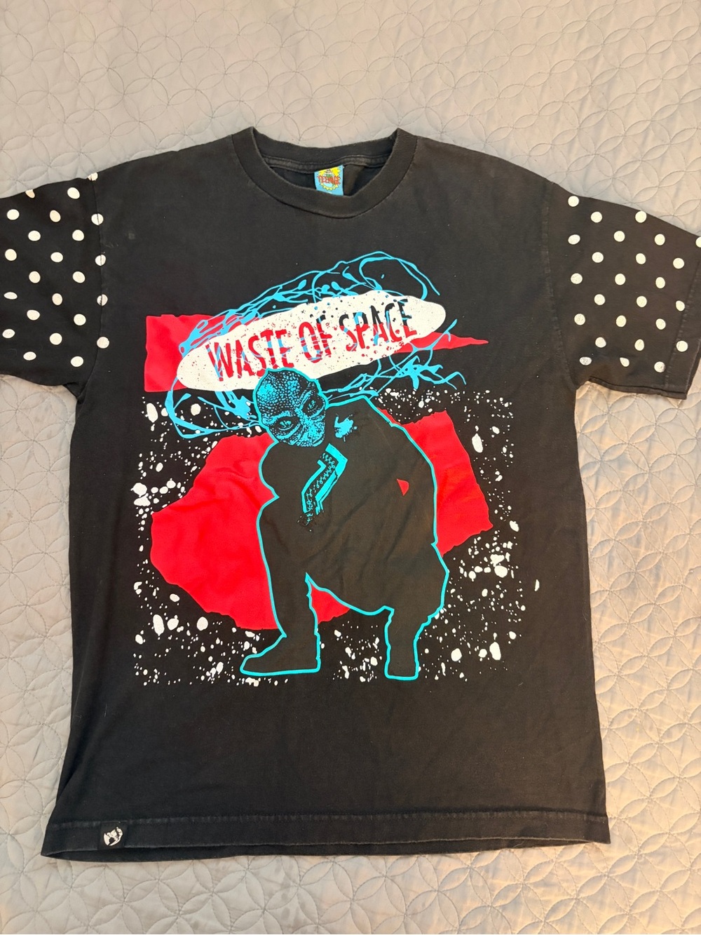 VTG Teenage Waste of Space Alien Men’s Graphic Tee - Medium